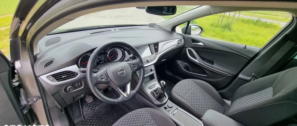 Opel Astra cena 60000 przebieg: 32600, rok produkcji 2018 z Gliwice małe 92